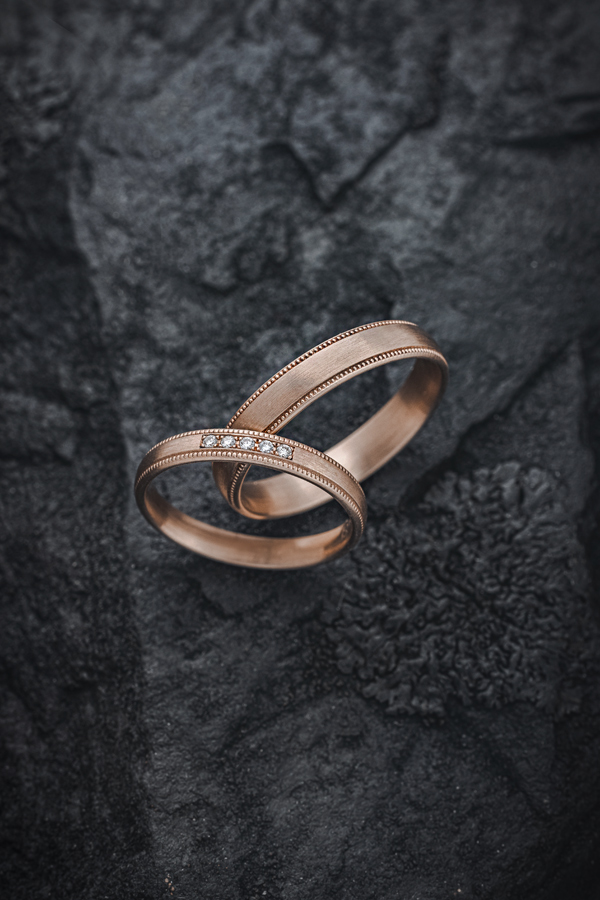 Trauringe Apricotgold Schlichte Eheringe Millgriff. Heiraten Wiesbaden. Verlobung Frankfurt. Dortmund.