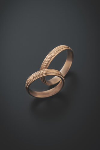 Trauringe in Apricotgold: a4 Schlichte Eheringe mit Millgriff. Köln Goldschmiede Hannover.