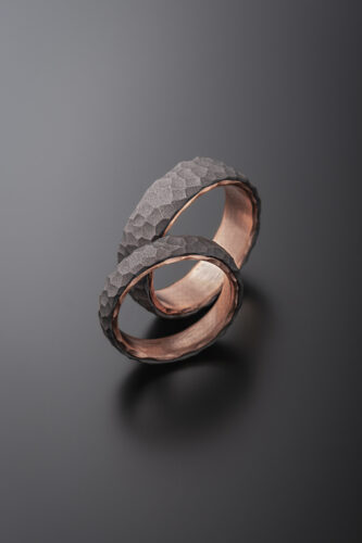 Trauringe Hammerschlag geschlagen. Eheringe geschmiedet. Trauringe Köln