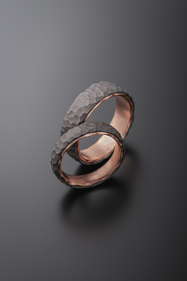 Trauringe Hammerschlag geschlagen. Eheringe geschmiedet. Trauringe Köln